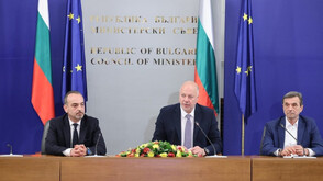 Правителството се обединява с бизнес и синдикати срещу спекулата с еврото